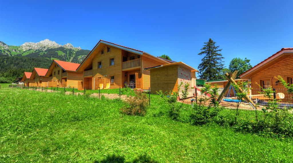 Feriendorf Am Hahnenkamm Reutte Bagian luar foto