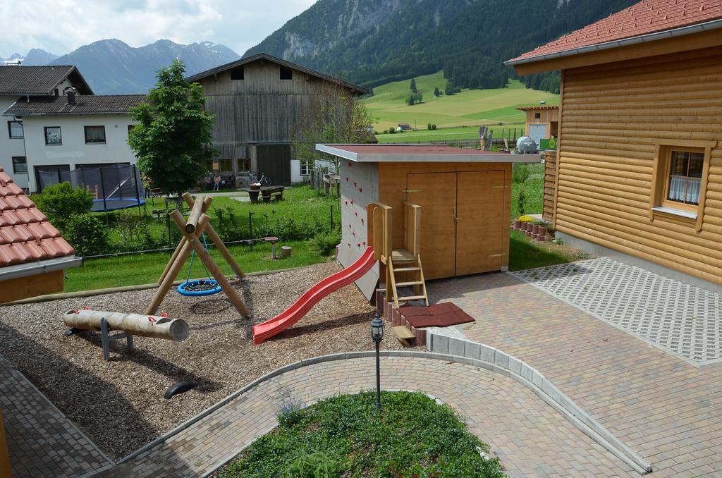 Feriendorf Am Hahnenkamm Reutte Bagian luar foto