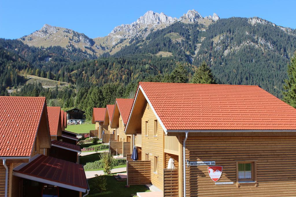 Feriendorf Am Hahnenkamm Reutte Ruang foto
