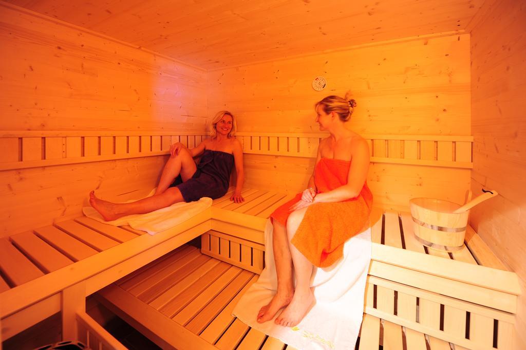 Feriendorf Am Hahnenkamm Reutte Ruang foto
