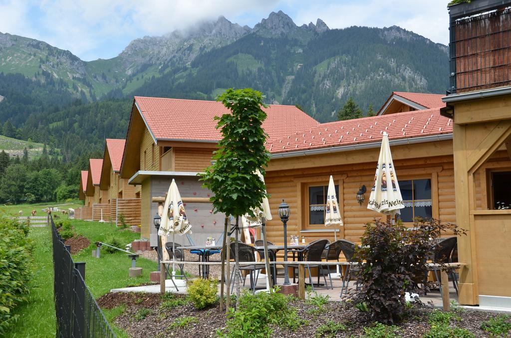 Feriendorf Am Hahnenkamm Reutte Bagian luar foto